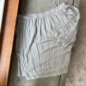 Cloth & Stone Anthropologie gray pinstripe cold shoulder top | size medium
